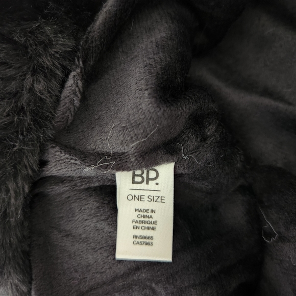 BP. Beanie & Black Tote Set - Picture 5 of 6